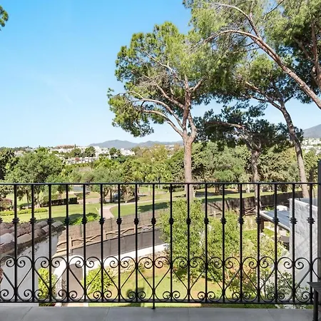 Ph With Rooftop Terrace Views Aloha Golf Rdr489 *