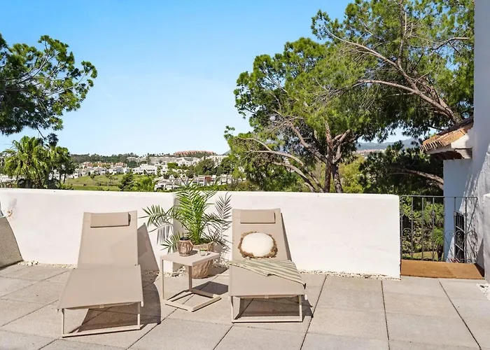 Ph With Rooftop Terrace Views Aloha Golf Rdr489