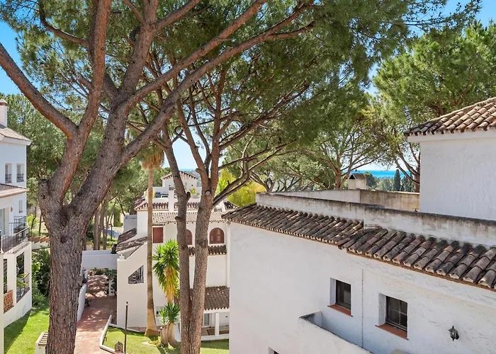 Ph With Rooftop Terrace Views Aloha Golf Rdr489